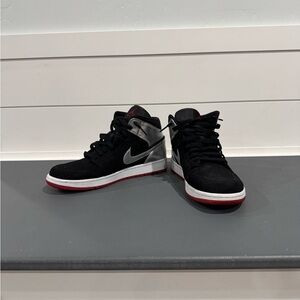 Retro Air Jordan 1 Mid “Metallic Silver”